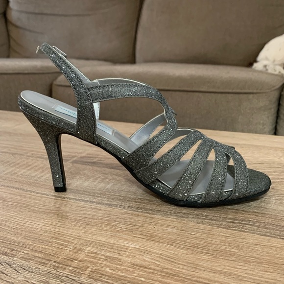 Brand new high heels - Picture 3 of 5